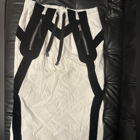 Altuzarra Dresses & Skirts - Skirt bundle luxury
Altuzarra skirt size 36
Karl Lagerfeld skirt size 42